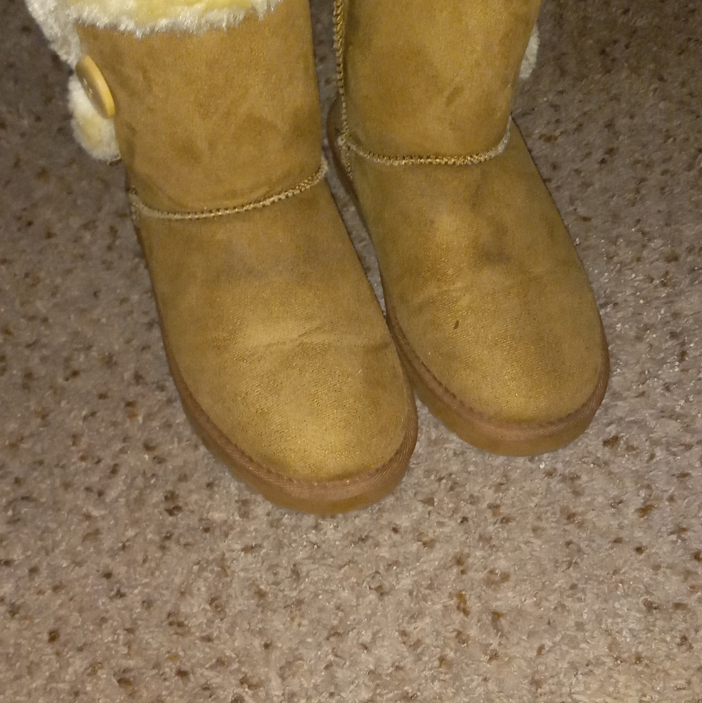"Ugg"slip on boots